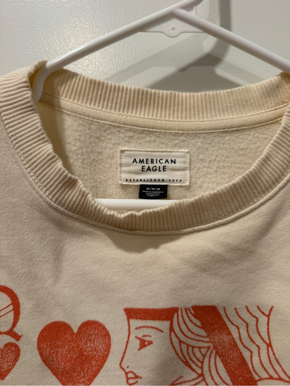 American Eagle Cream Crewneck with Red Queen Graphic - Picture 3 of 3